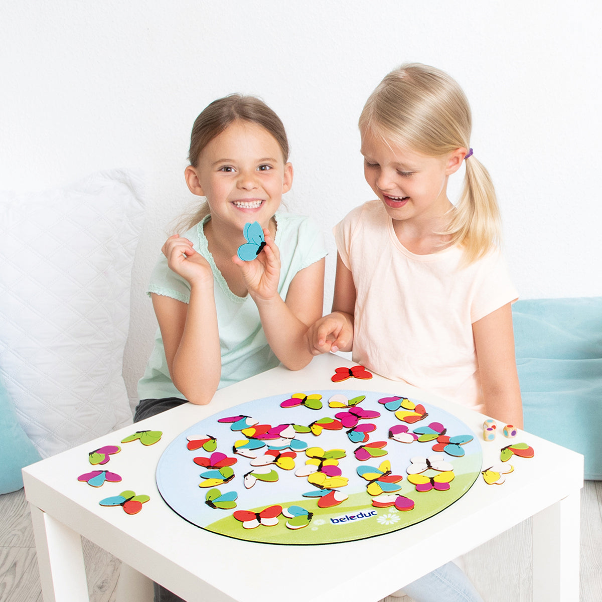 Betty Fly - Motýle na koberci