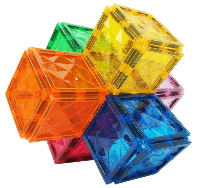 stavba postavená z dielikov magnetickej stavebnice colormag 60