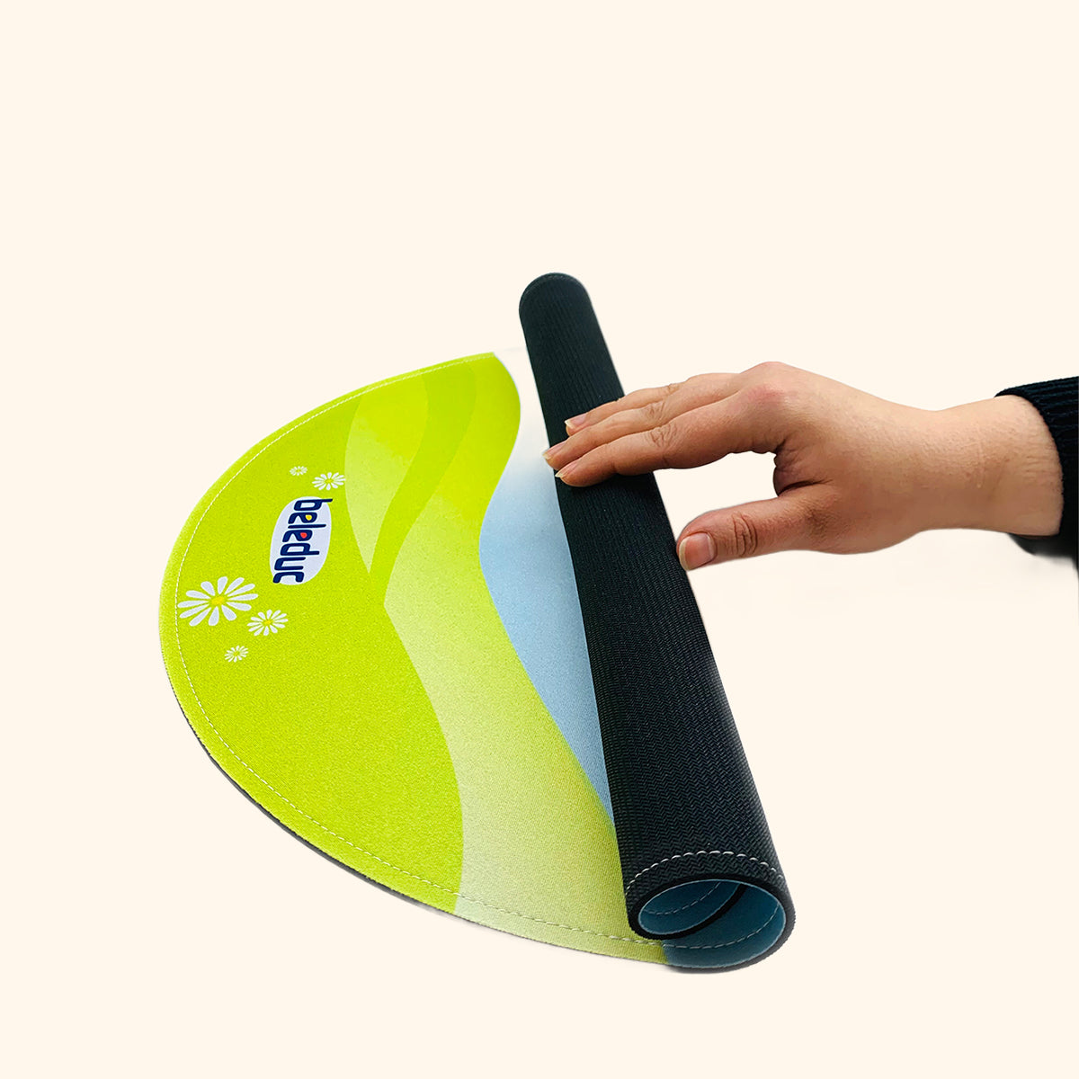 Betty Fly - Motýle na koberci